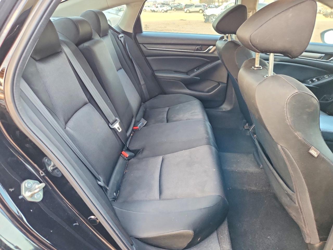 2018 HONDA ACCORD LX photo 10