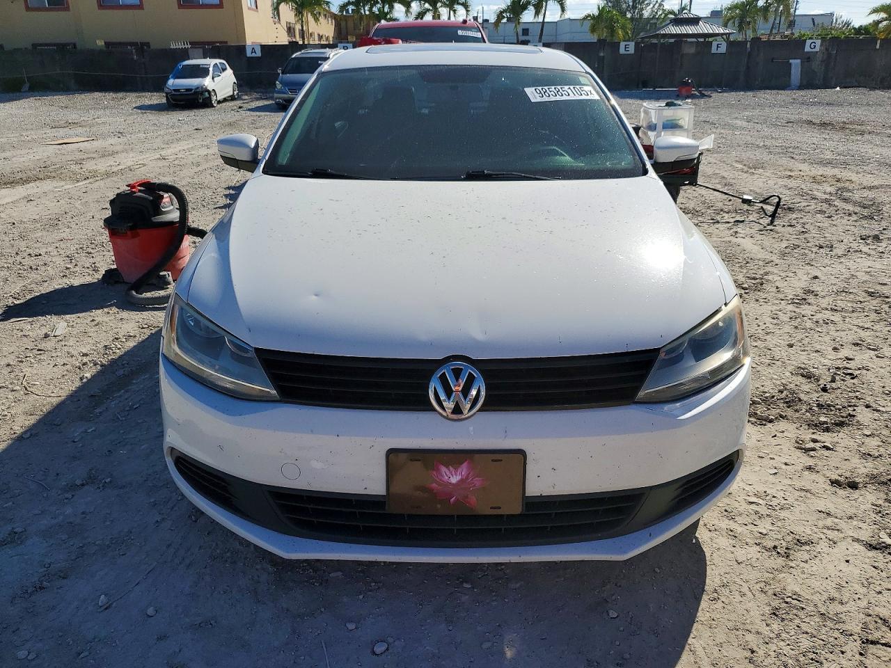 2012 VOLKSWAGEN JETTA SE photo 5
