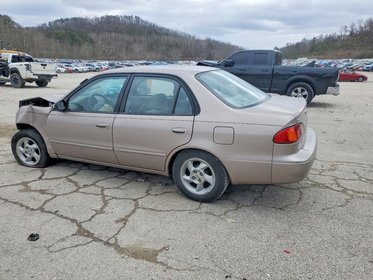 2001 TOYOTA COROLLA CE photo 2