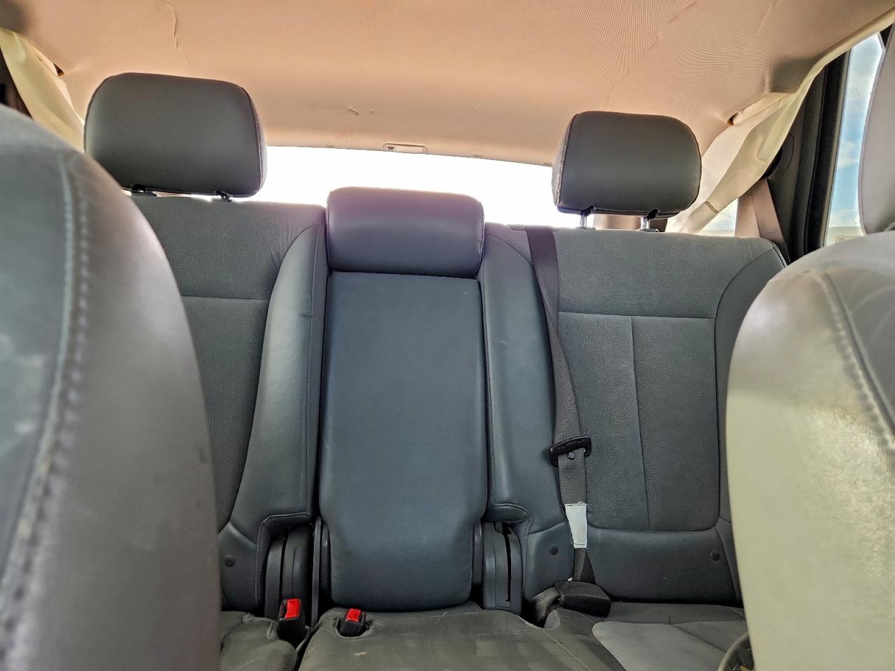 2012 HYUNDAI SANTA FE SE photo 10