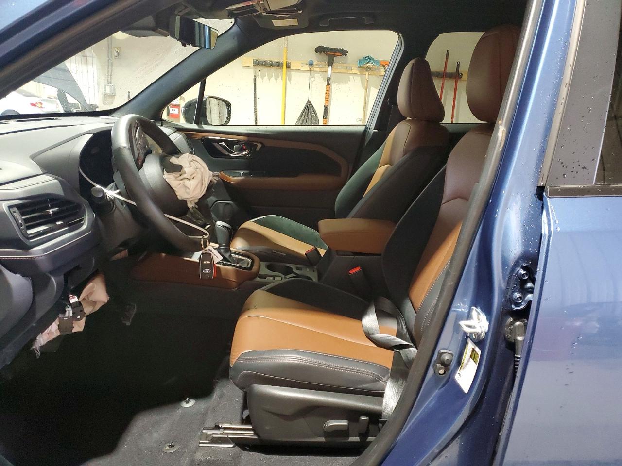 2025 SUBARU FORESTER TOURING photo 13