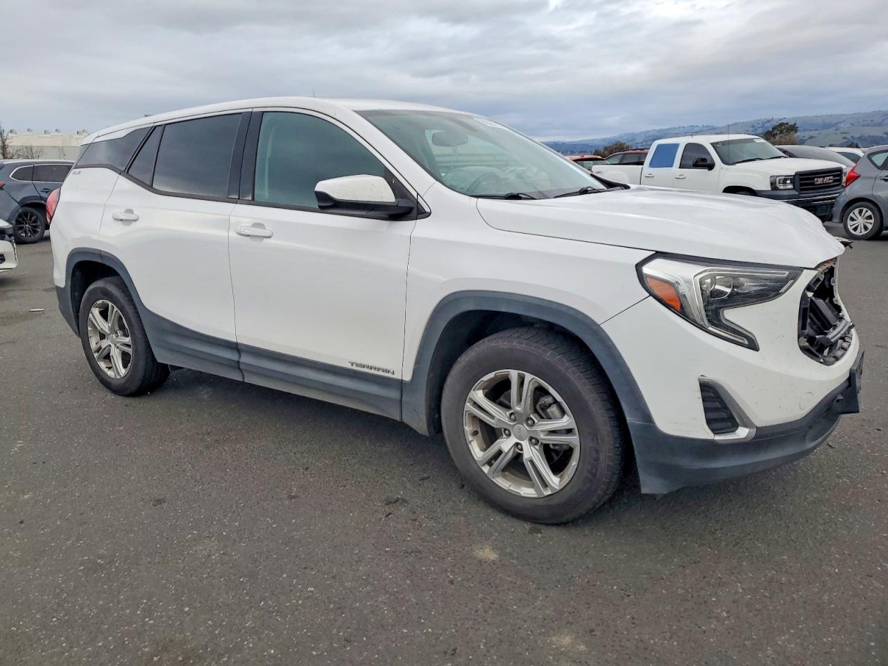 2018 GMC TERRAIN SLE photo 4