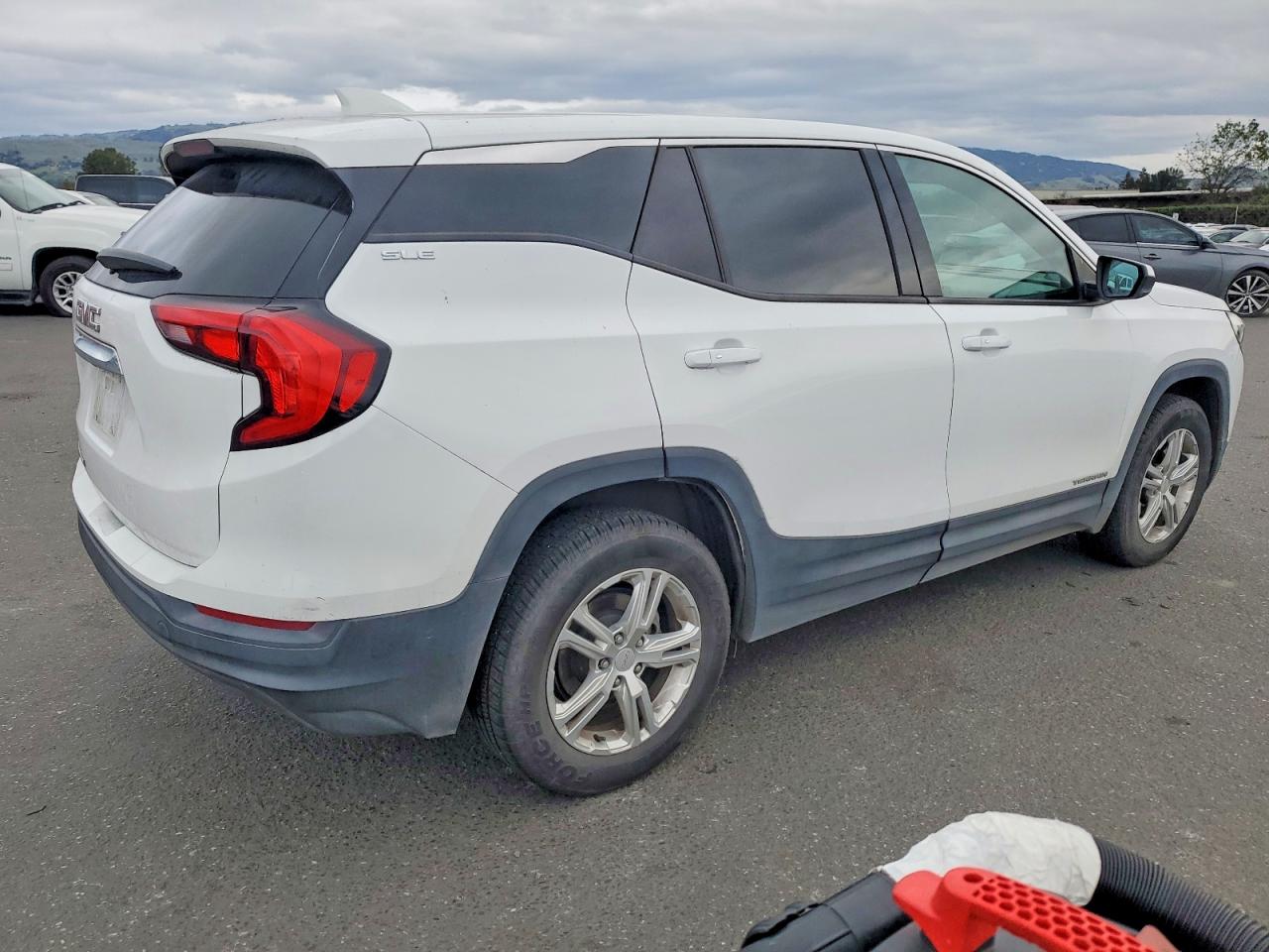 2018 GMC TERRAIN SLE photo 3