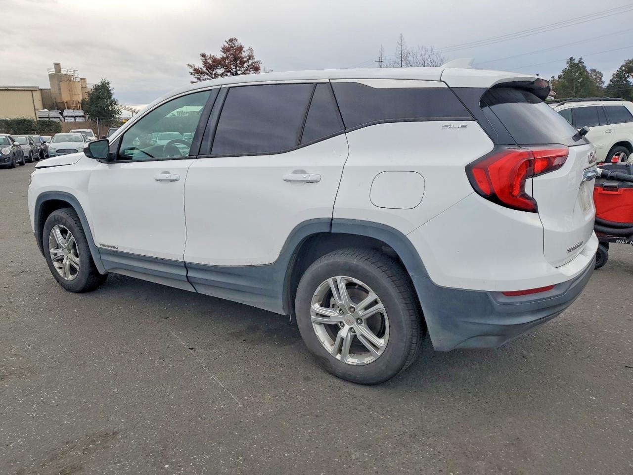 2018 GMC TERRAIN SLE photo 2