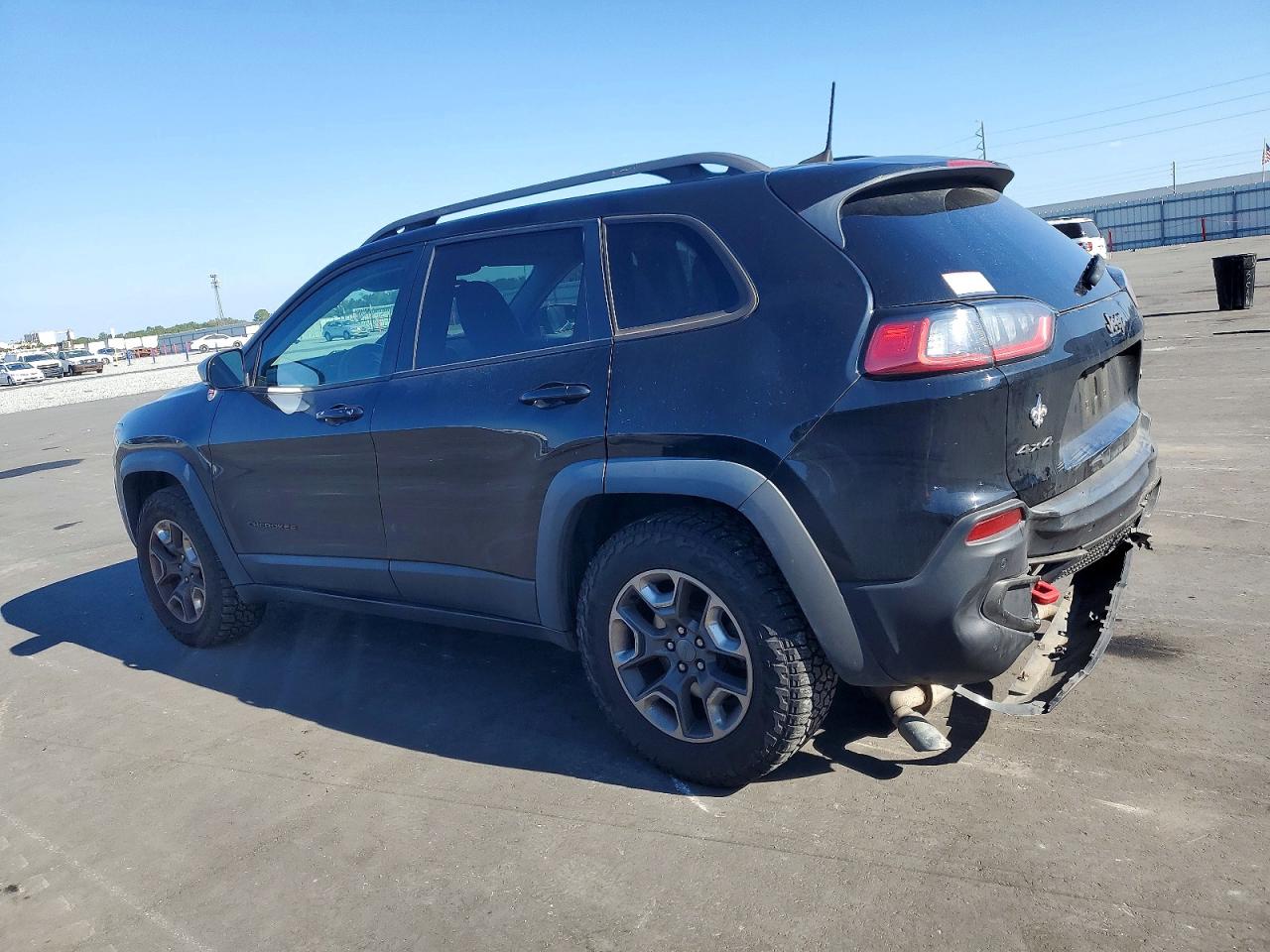 2019 JEEP CHEROKEE TRAILHAWK photo 2