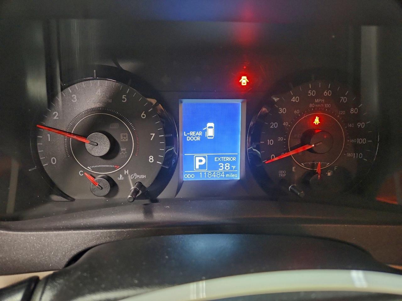 2015 TOYOTA SIENNA LE photo 9