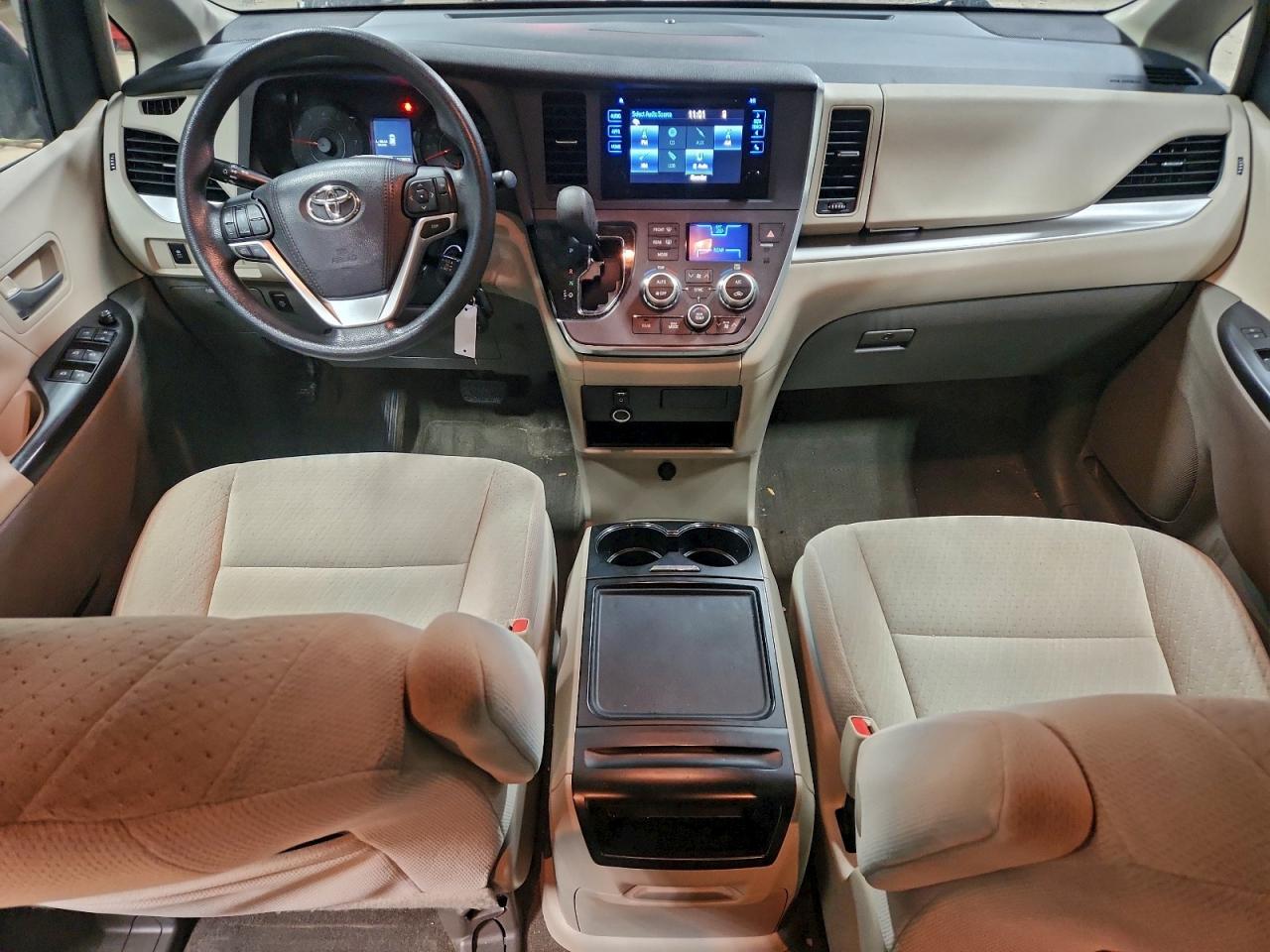 2015 TOYOTA SIENNA LE photo 8