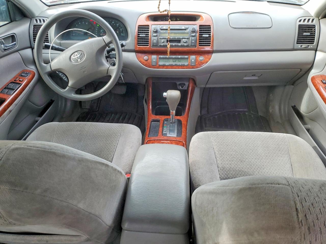 2002 TOYOTA CAMRY XLE photo 8