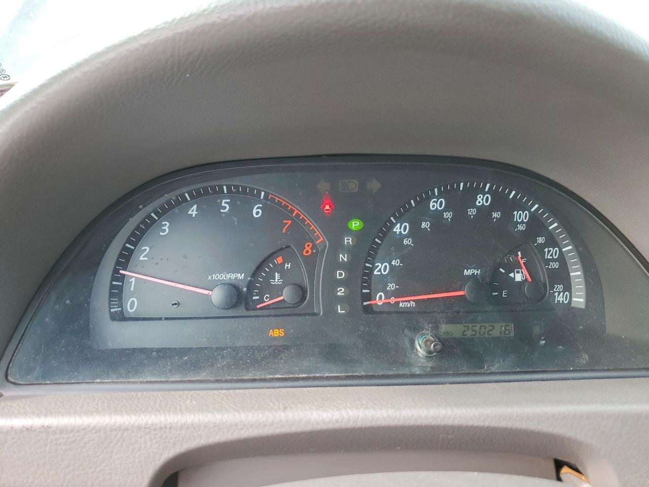 2002 TOYOTA CAMRY XLE photo 9