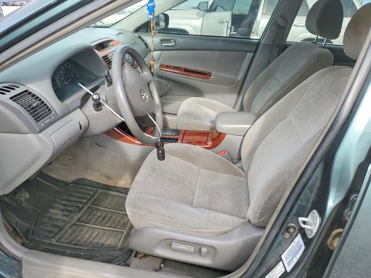 2002 TOYOTA CAMRY XLE photo 7
