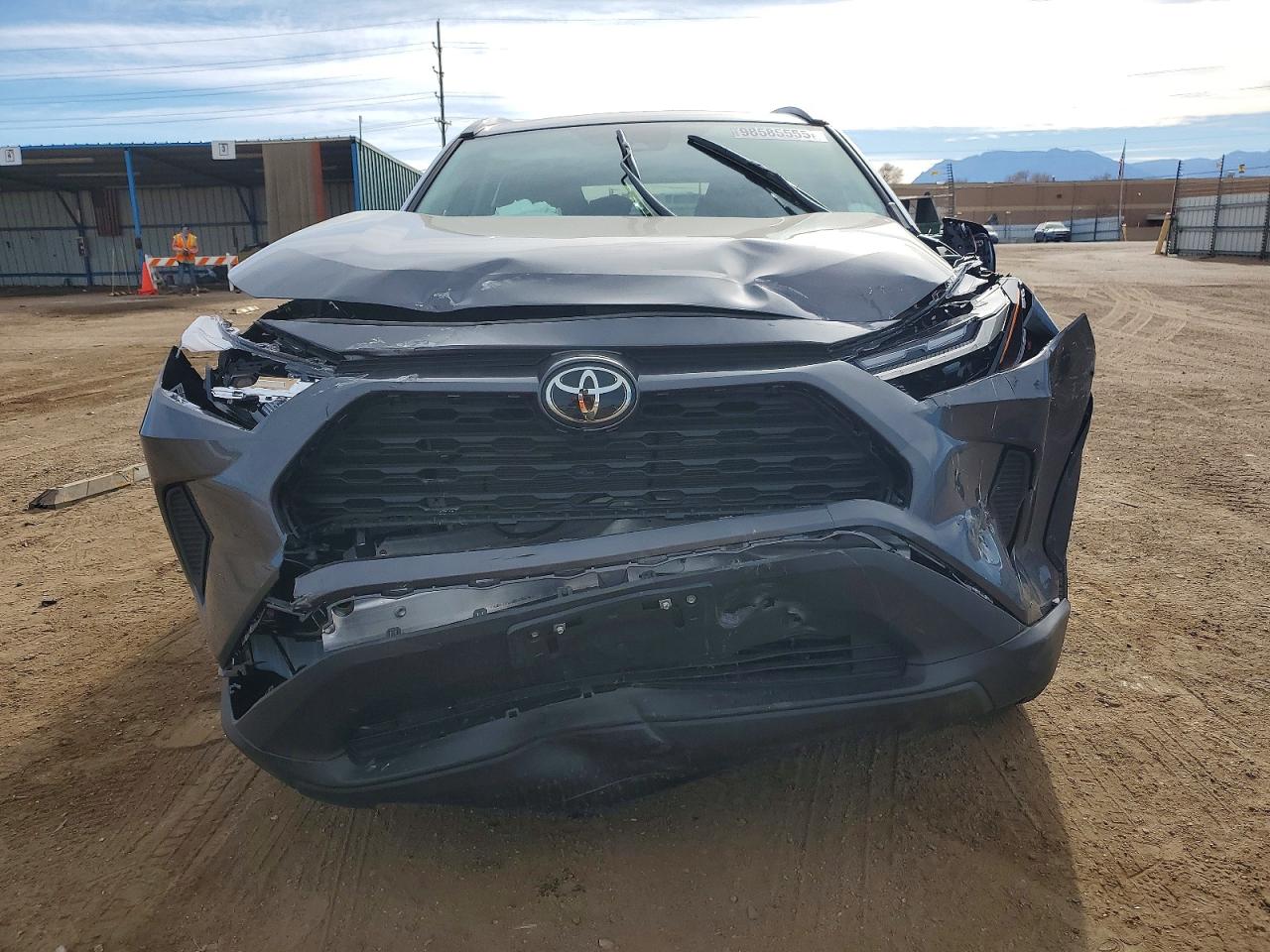 2025 TOYOTA RAV4 XLE photo 5