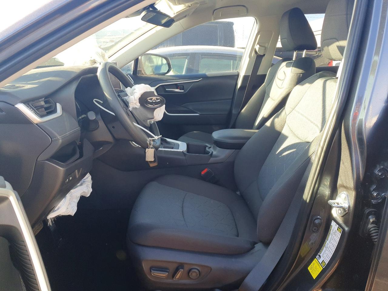 2025 TOYOTA RAV4 XLE photo 7