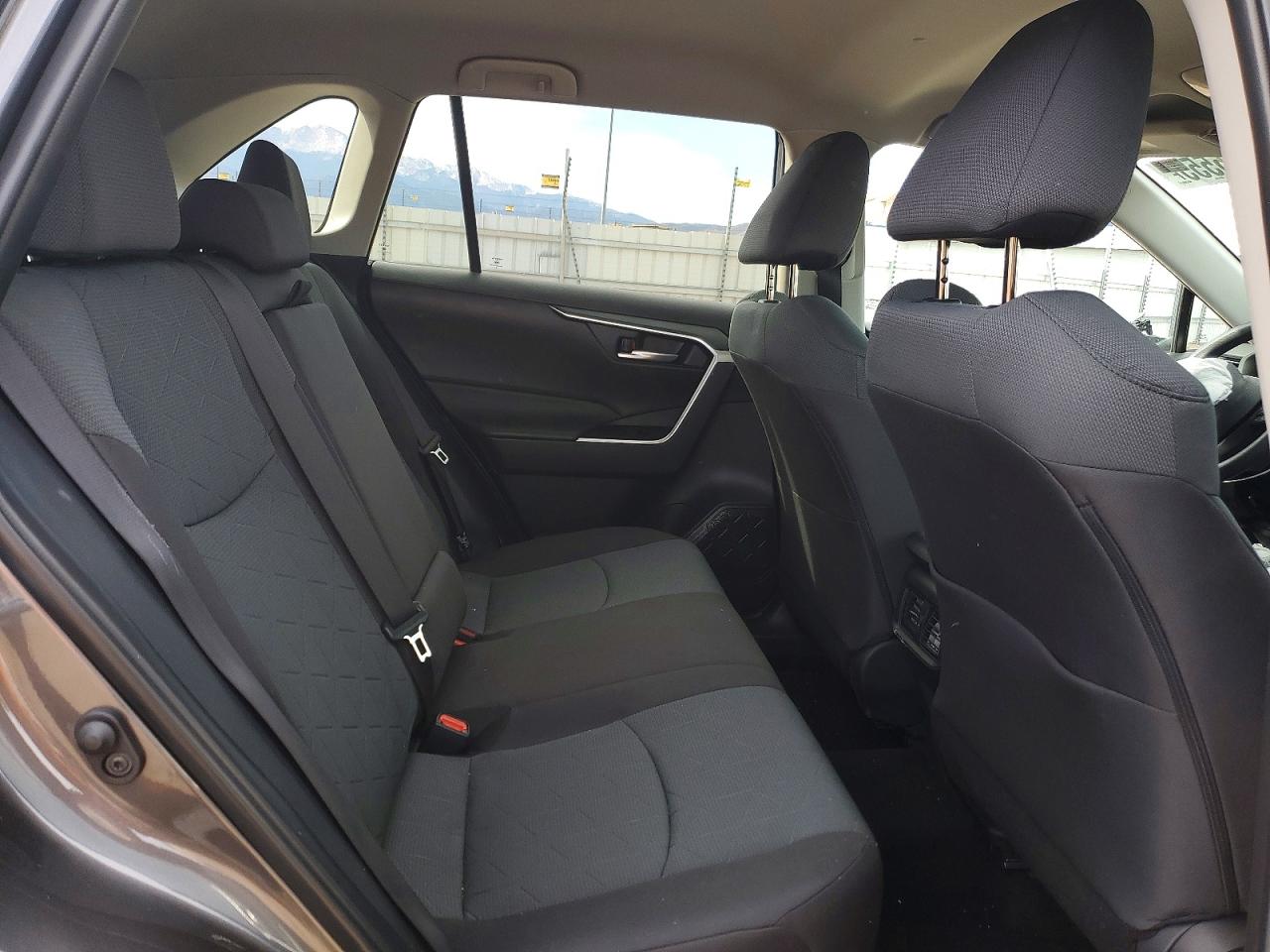 2025 TOYOTA RAV4 XLE photo 10
