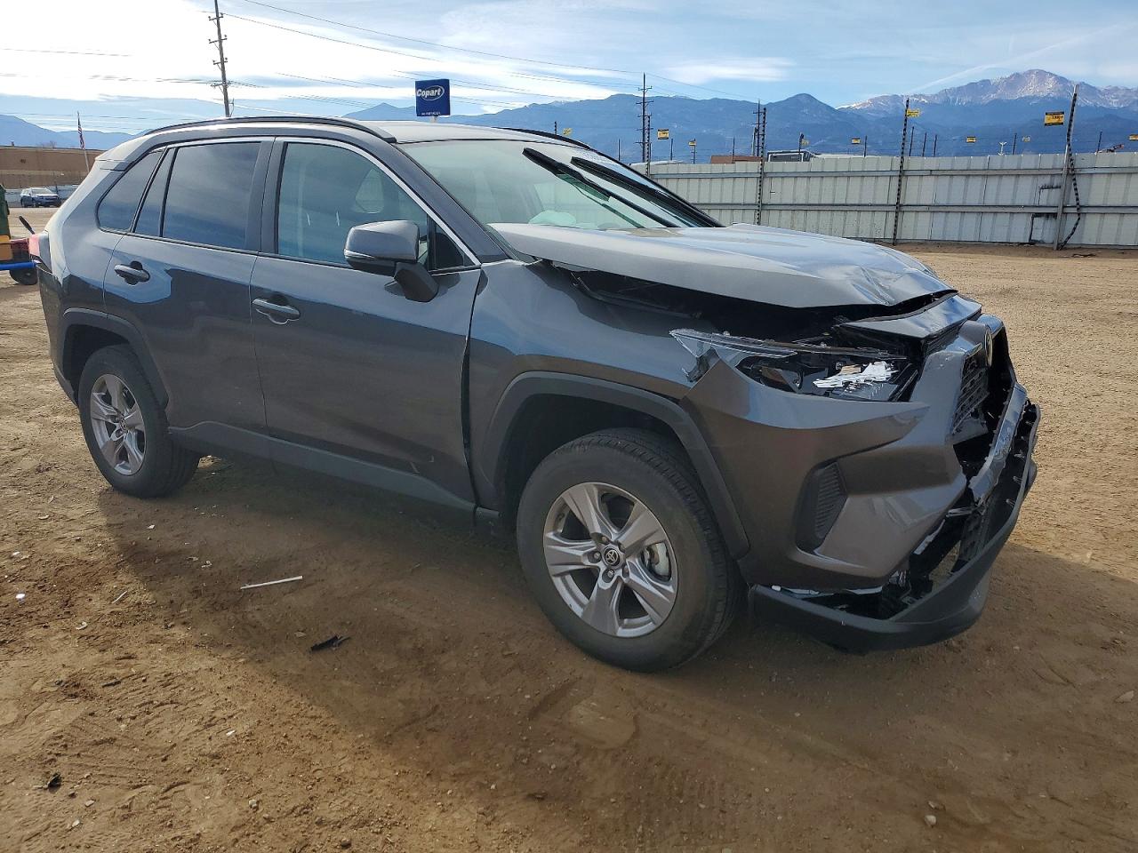 2025 TOYOTA RAV4 XLE photo 4