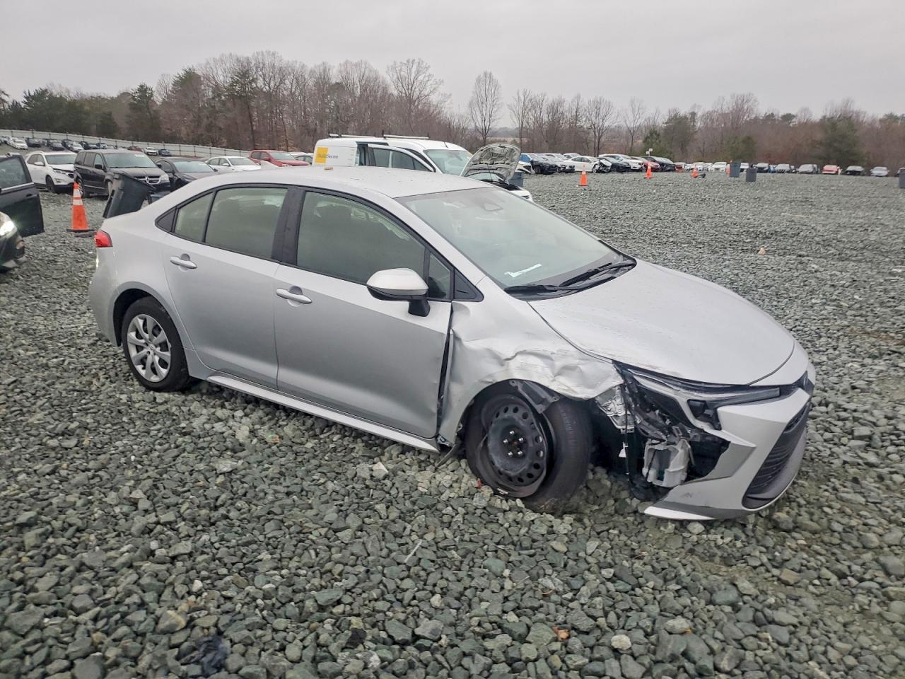 2025 TOYOTA COROLLA LE photo 4