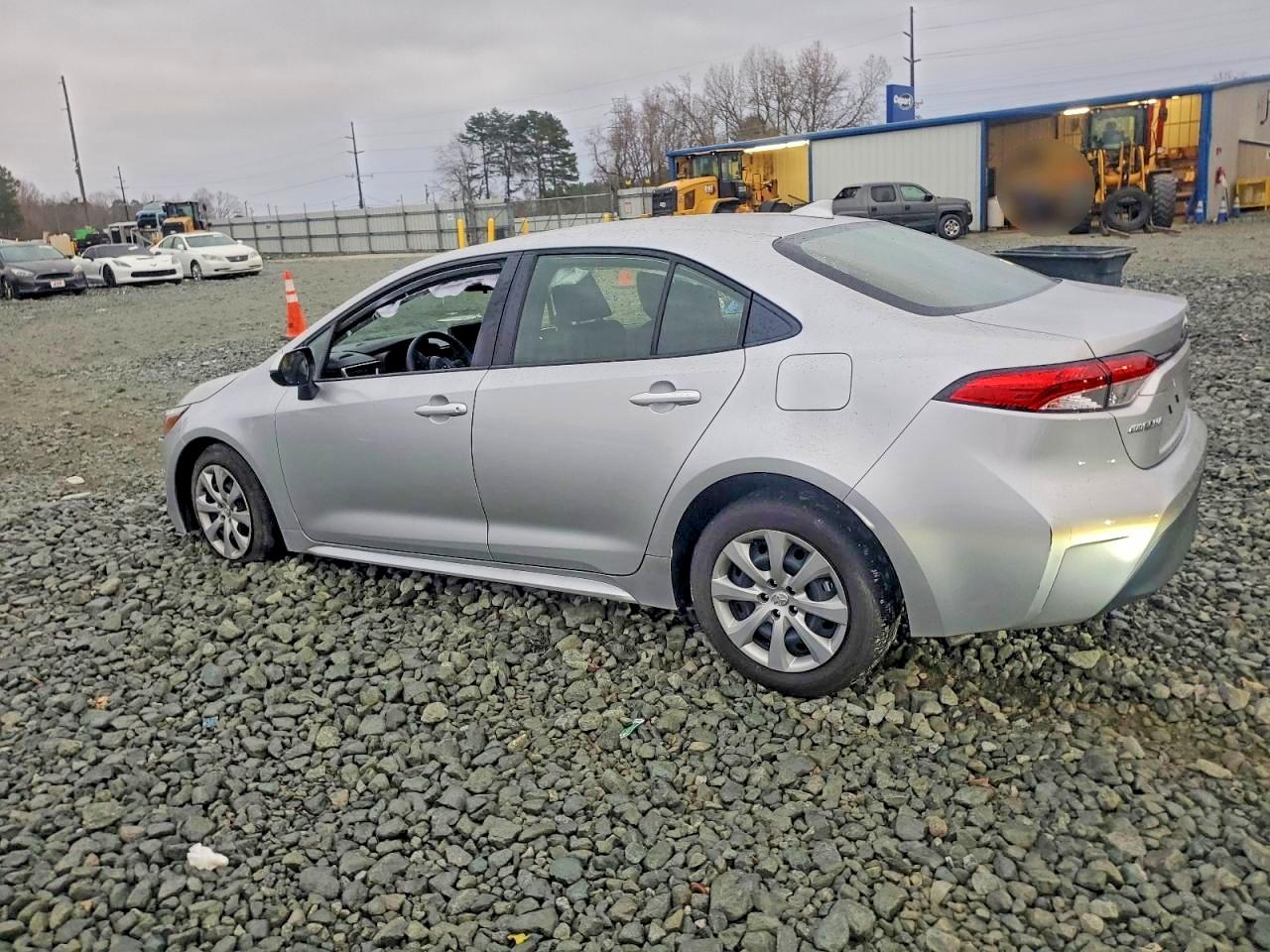 2025 TOYOTA COROLLA LE photo 2