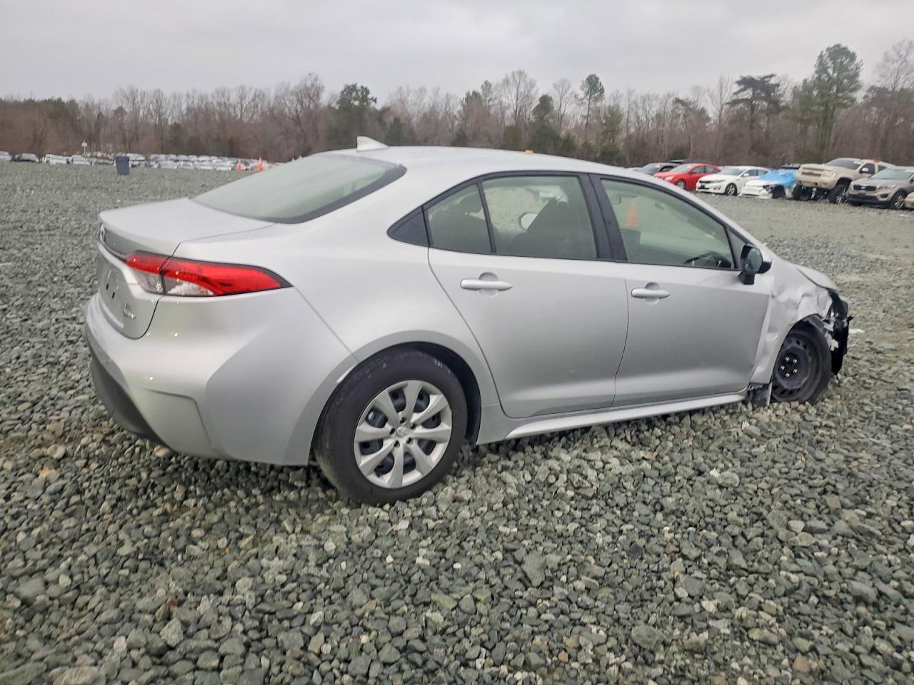 2025 TOYOTA COROLLA LE photo 3