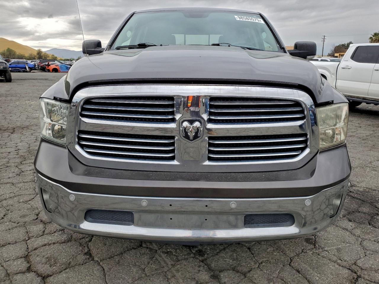 2014 RAM 1500 SLT photo 5