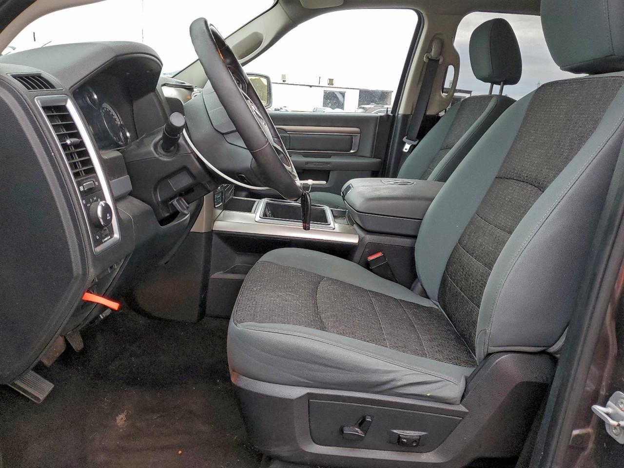 2014 RAM 1500 SLT photo 7