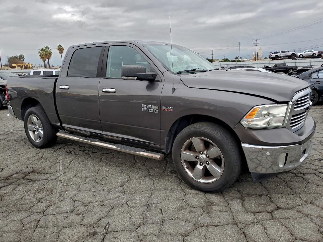 2014 RAM 1500 SLT photo 4