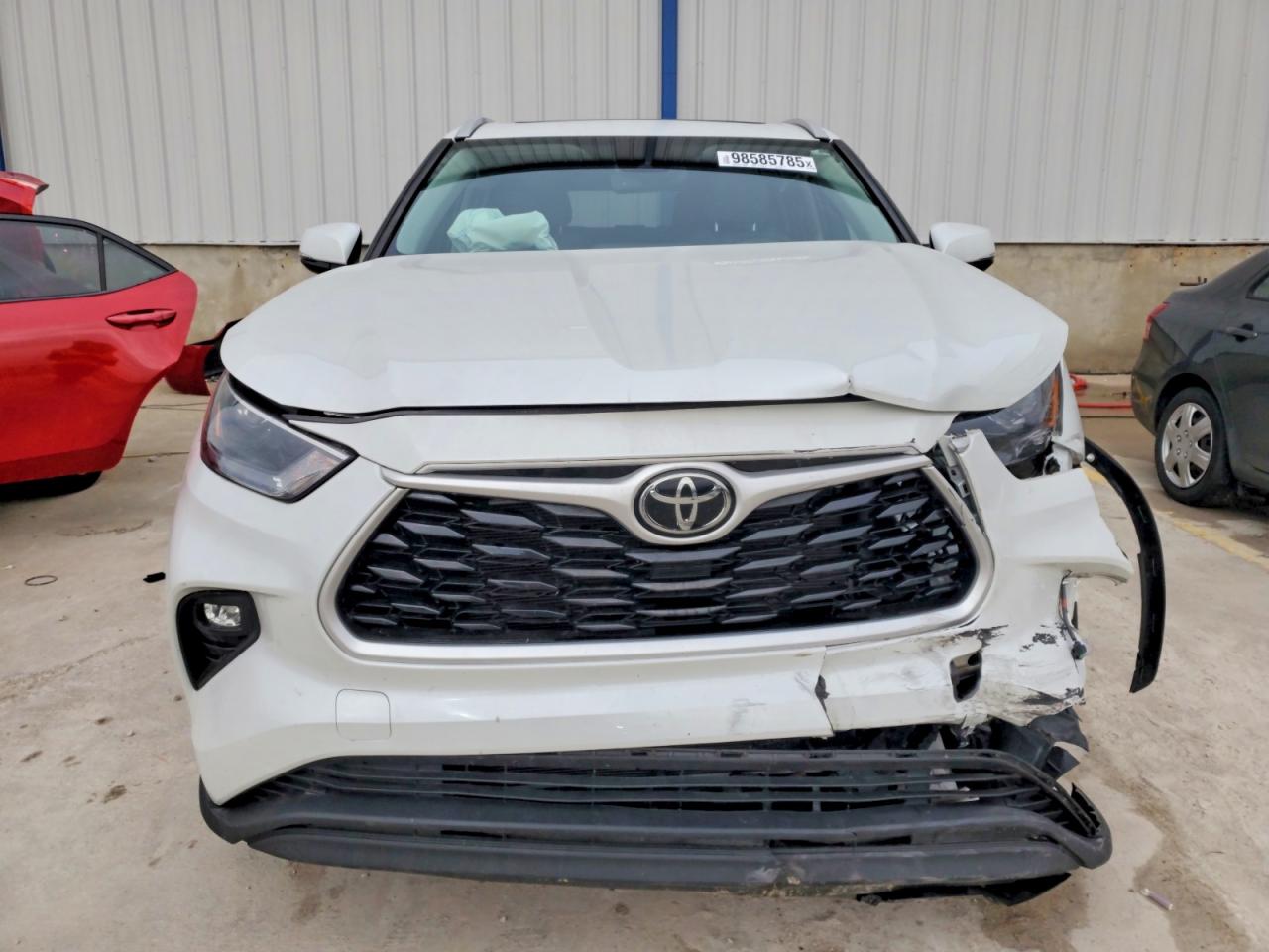 2022 TOYOTA HIGHLANDER XLE photo 5
