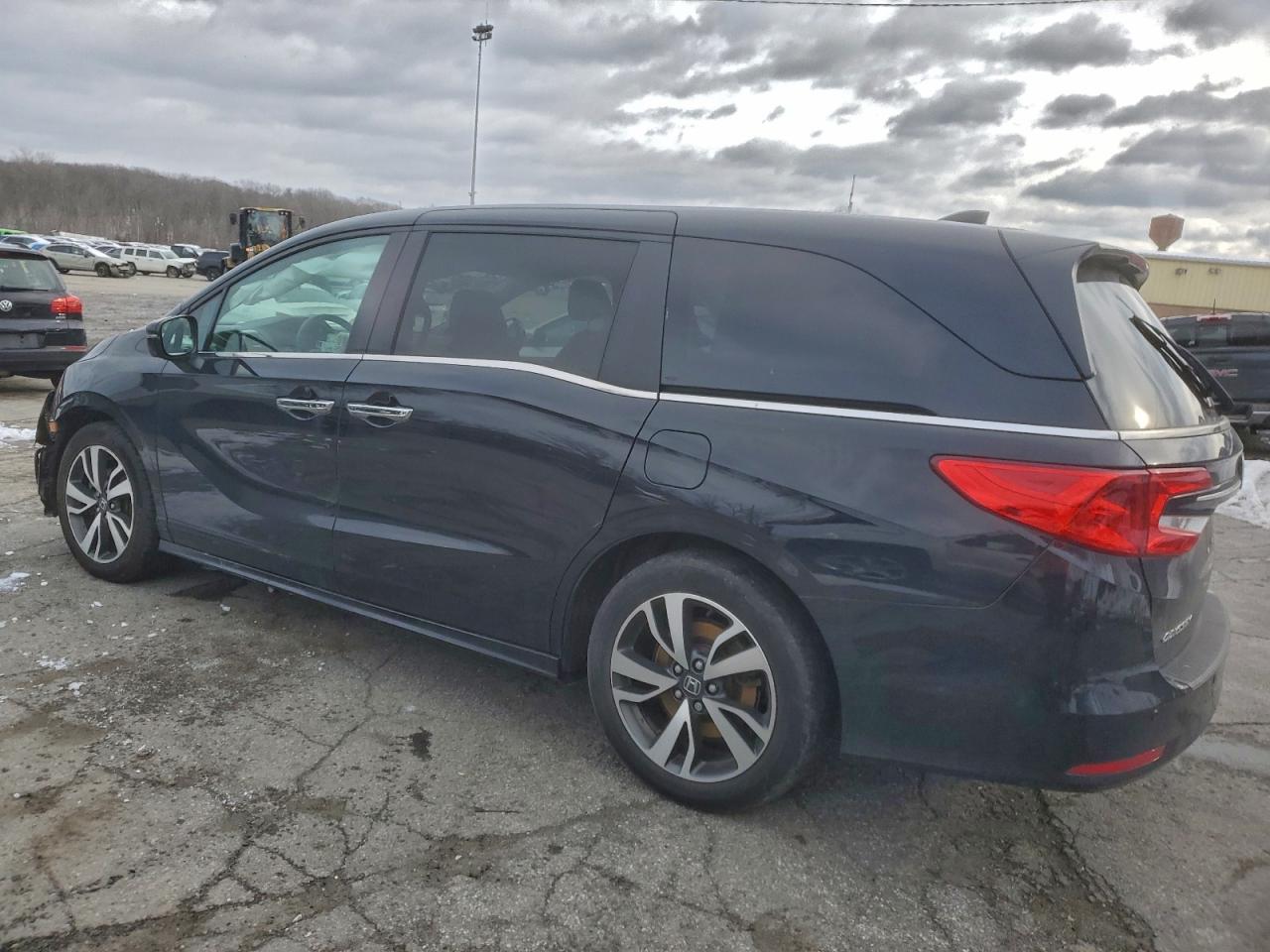 2023 HONDA ODYSSEY TOURING photo 2