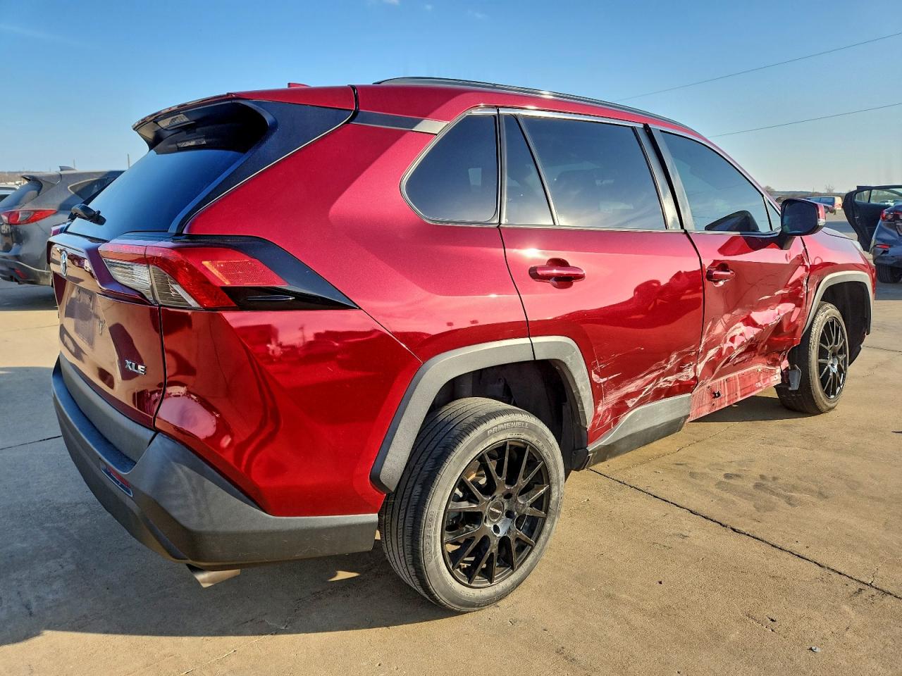 2021 TOYOTA RAV4 XLE photo 7
