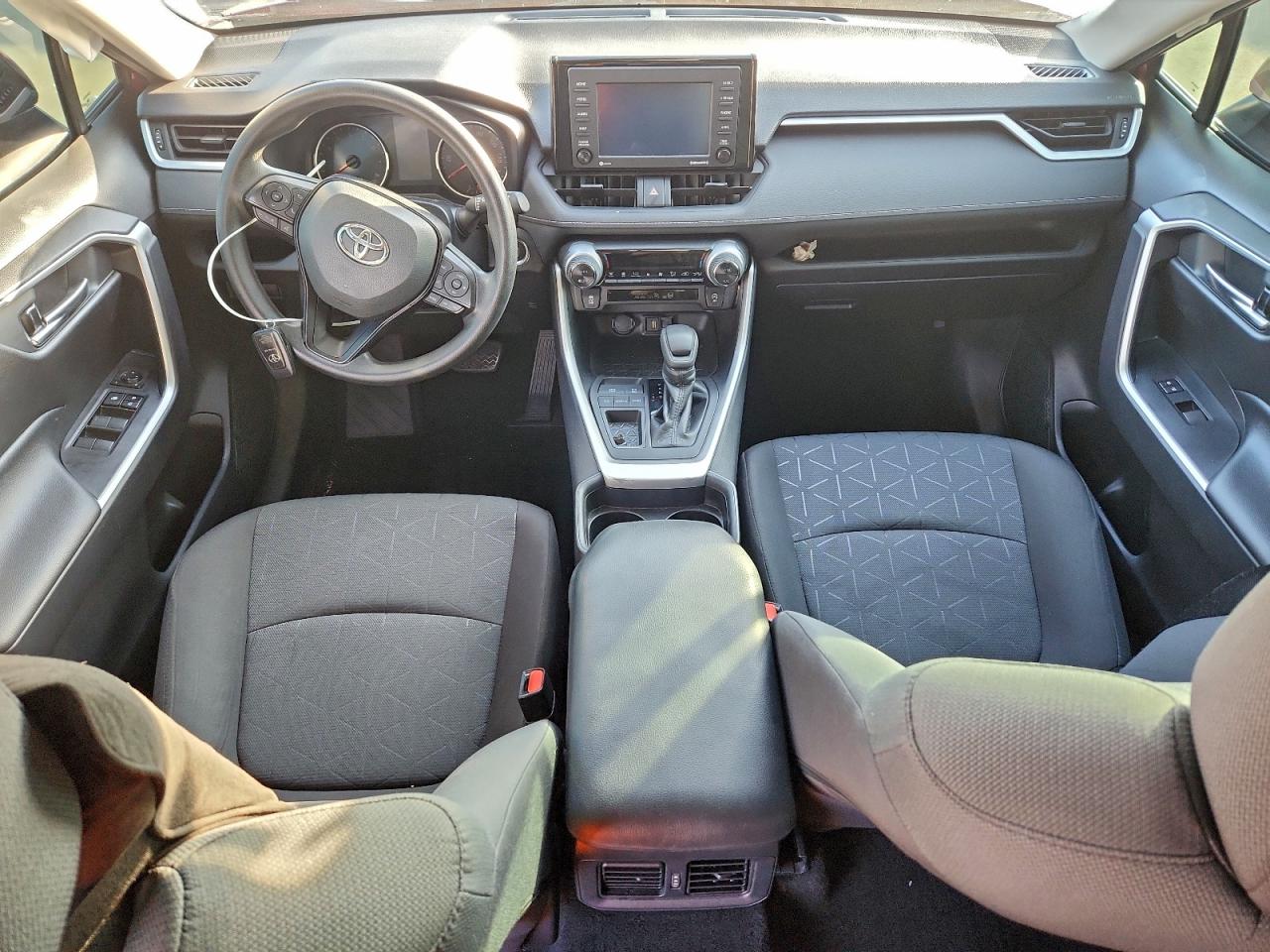 2021 TOYOTA RAV4 XLE photo 22