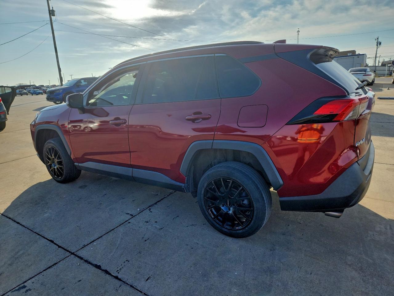 2021 TOYOTA RAV4 XLE photo 4