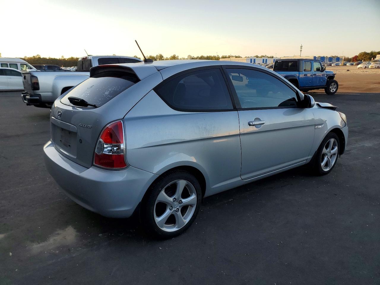 2008 HYUNDAI ACCENT SE photo 5