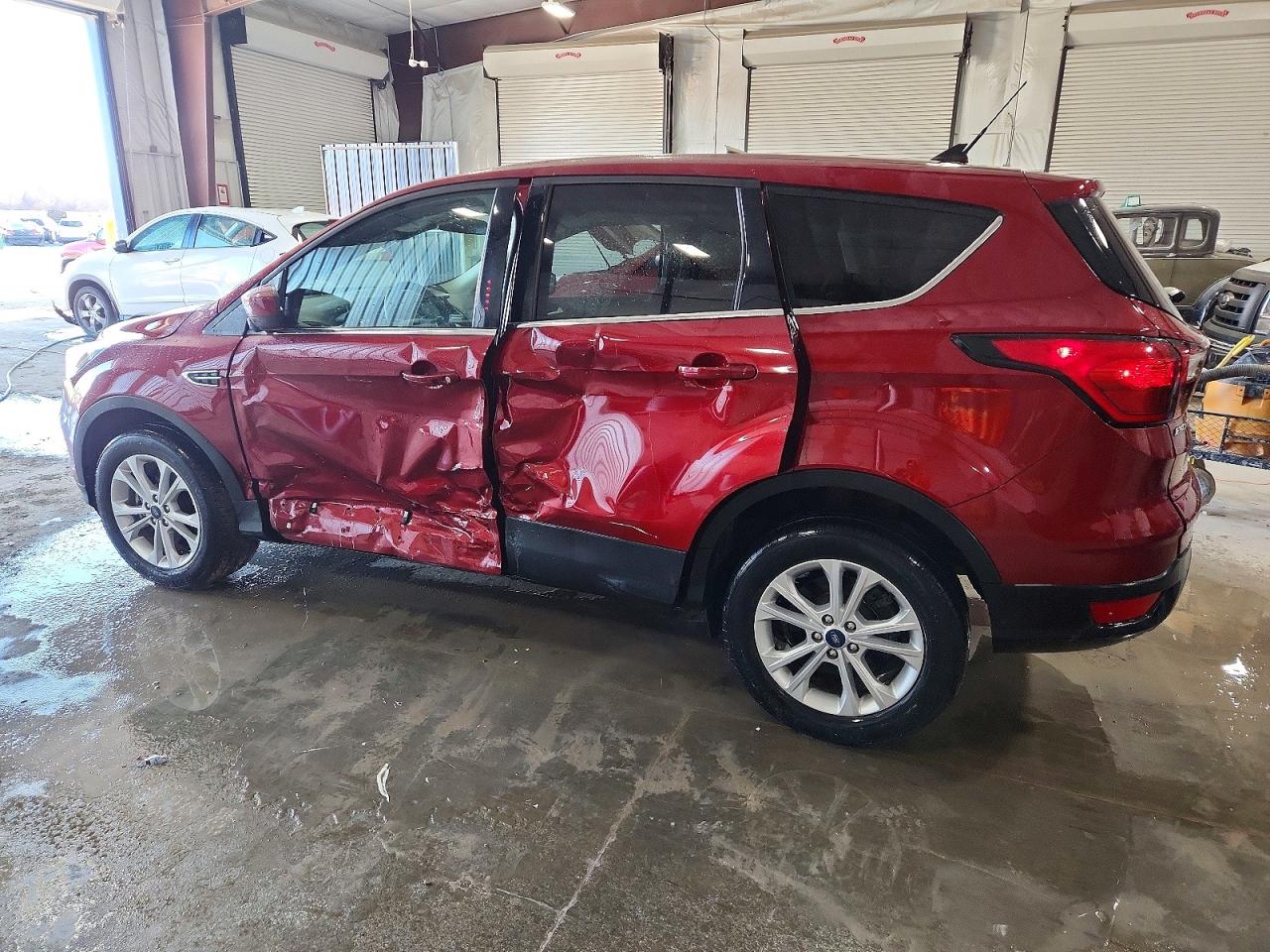 2019 FORD ESCAPE photo 4