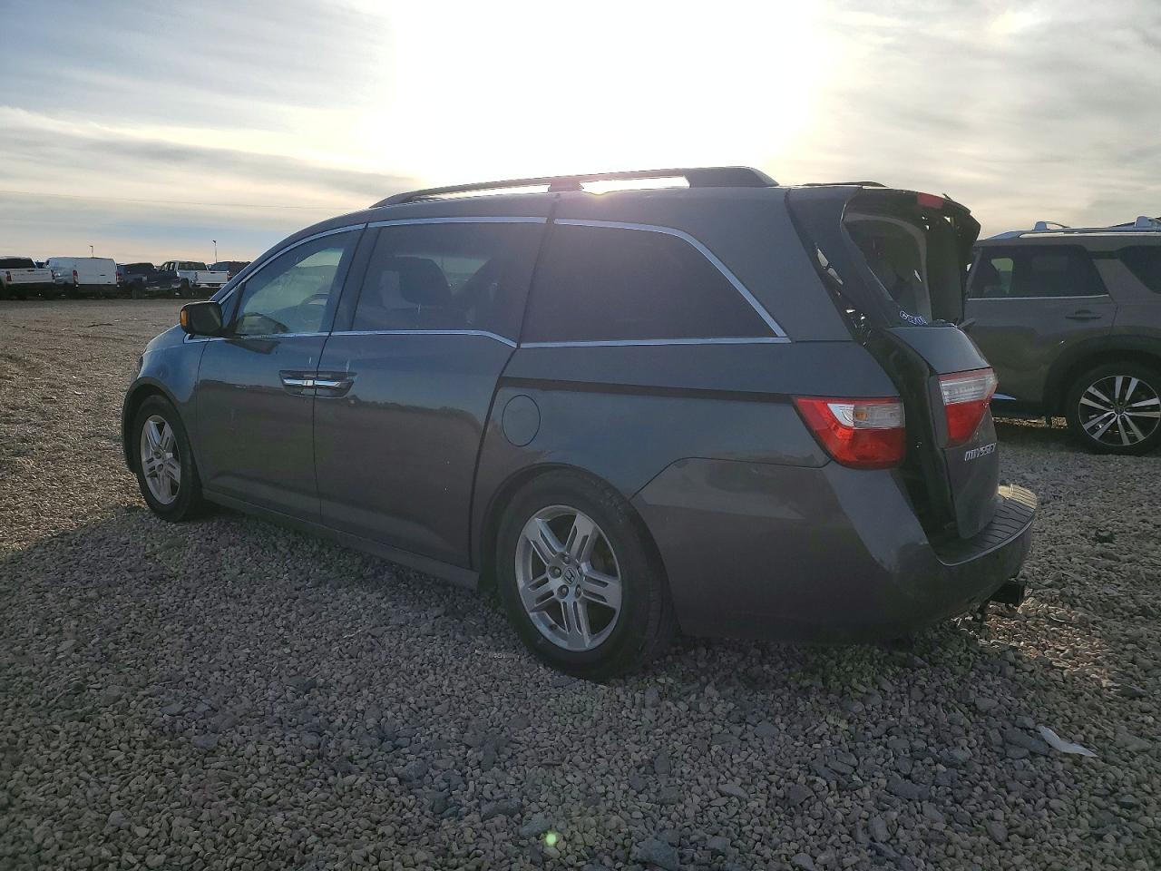 2012 HONDA ODYSSEY TOURING photo 2