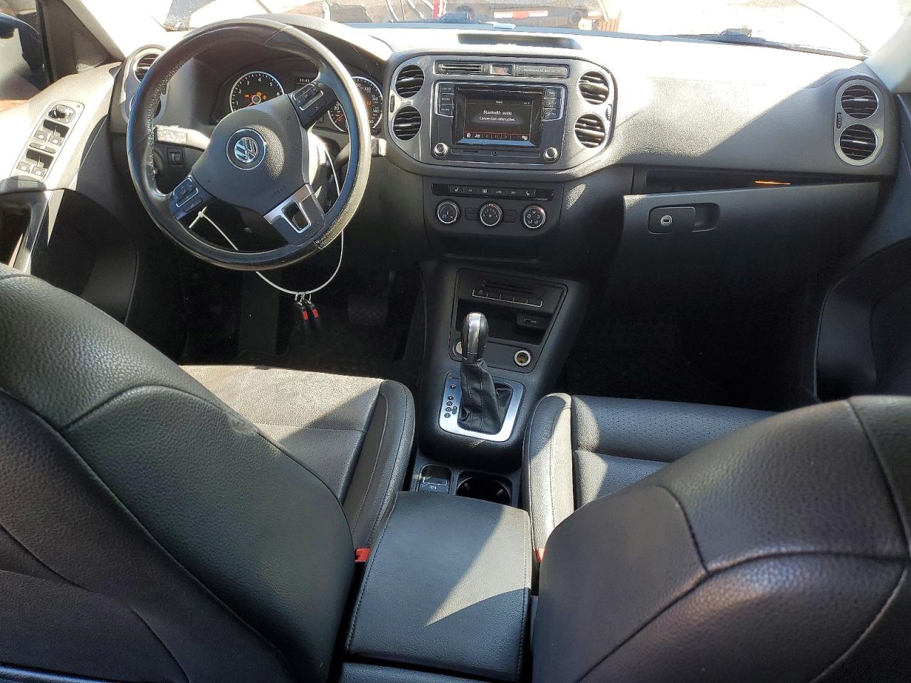 2016 VOLKSWAGEN TIGUAN S photo 8