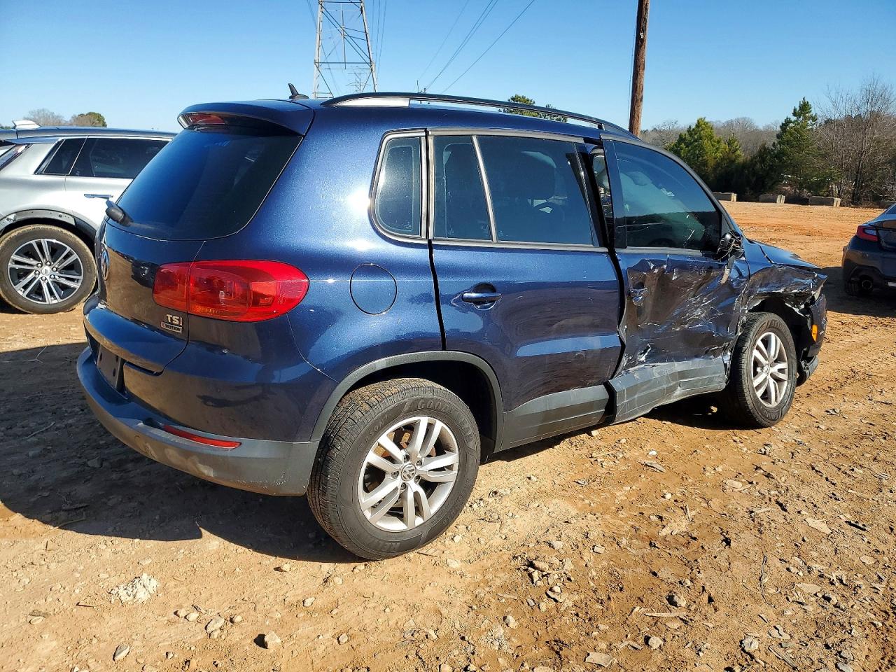 2016 VOLKSWAGEN TIGUAN S photo 3
