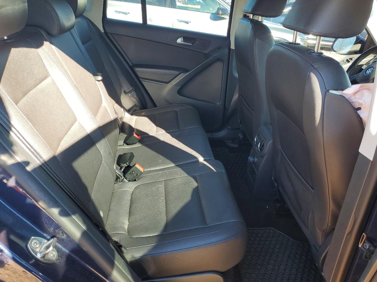 2016 VOLKSWAGEN TIGUAN S photo 11