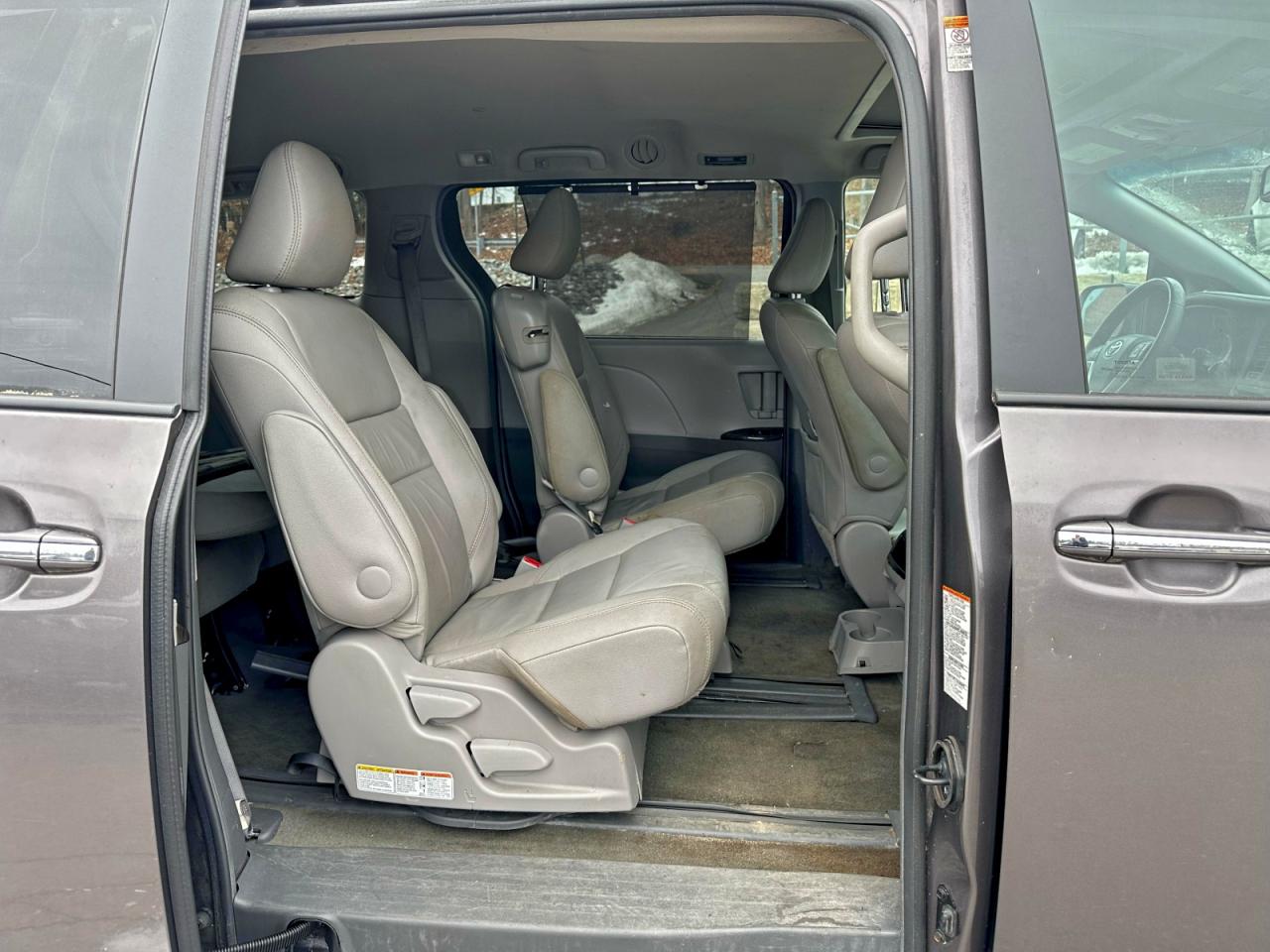 2016 TOYOTA SIENNA XLE photo 9