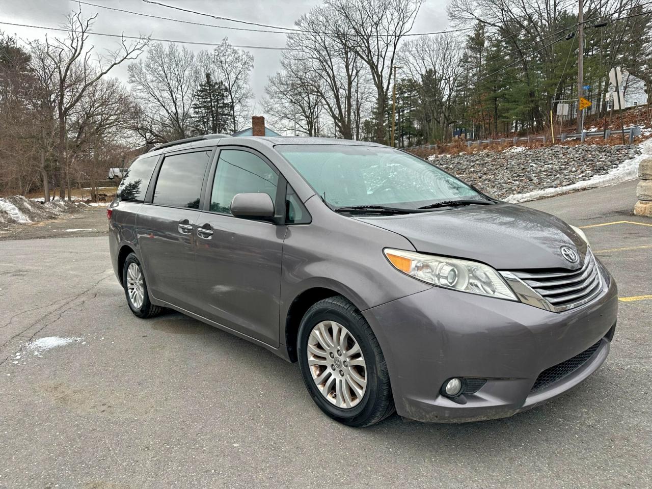 2016 TOYOTA SIENNA XLE photo 7