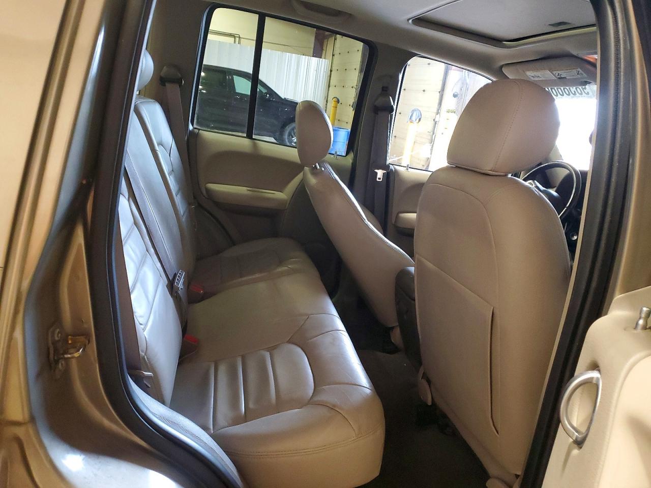 2004 JEEP LIBERTY LIMITED photo 11