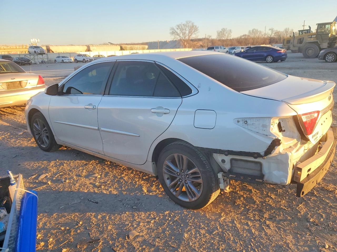 2017 TOYOTA CAMRY SE photo 2