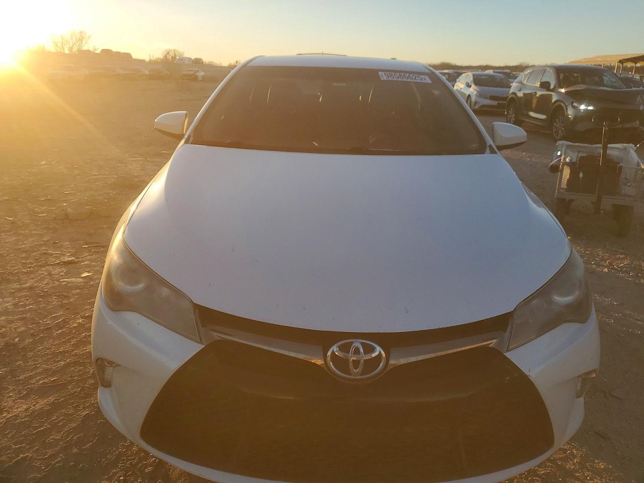 2017 TOYOTA CAMRY SE photo 5