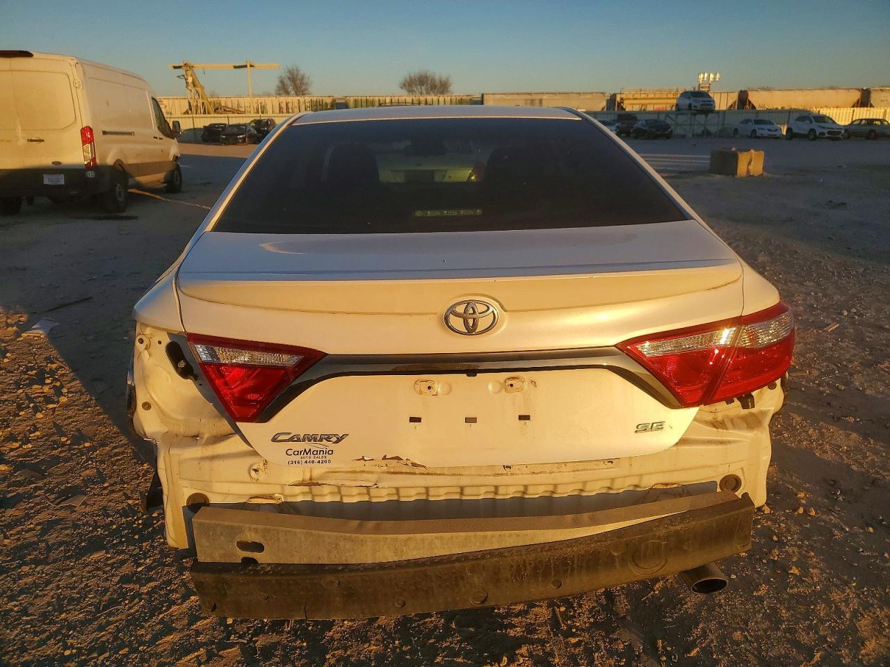 2017 TOYOTA CAMRY SE photo 6