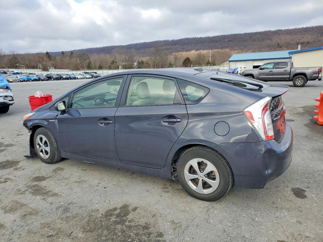 2013 TOYOTA PRIUS photo 2