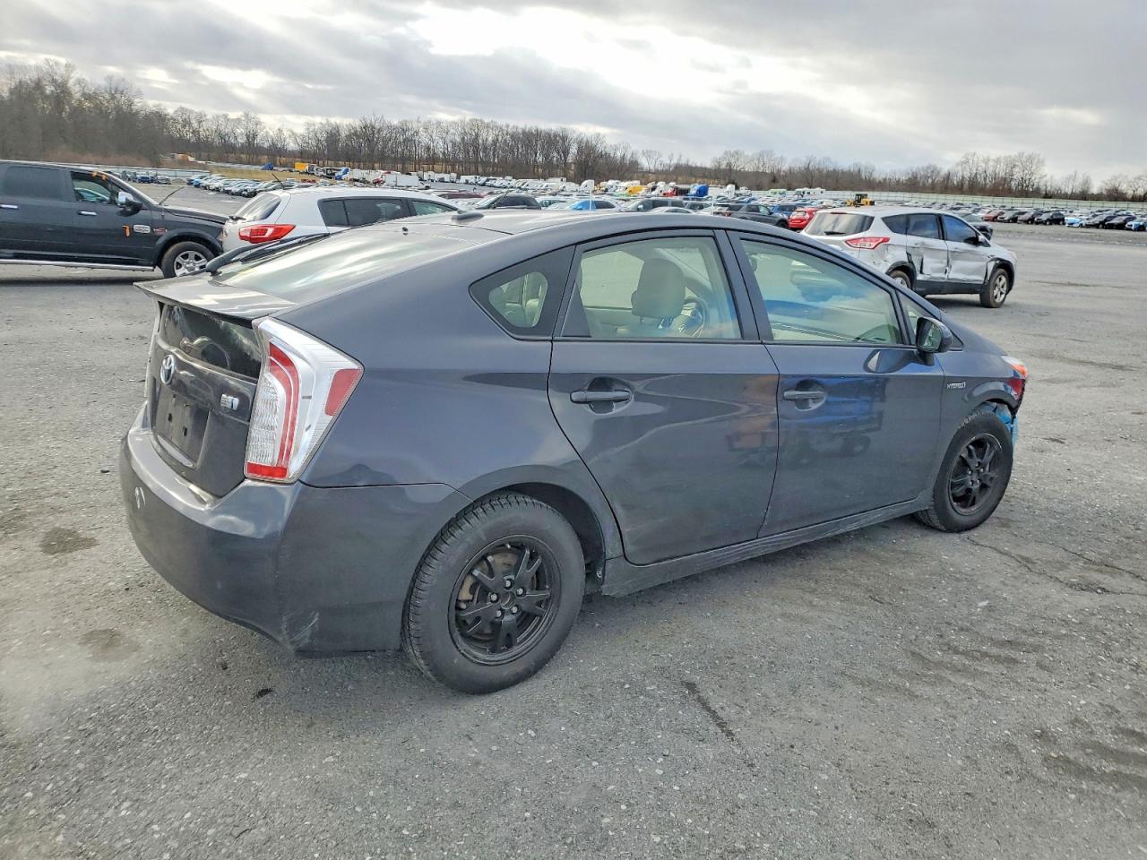 2013 TOYOTA PRIUS photo 3