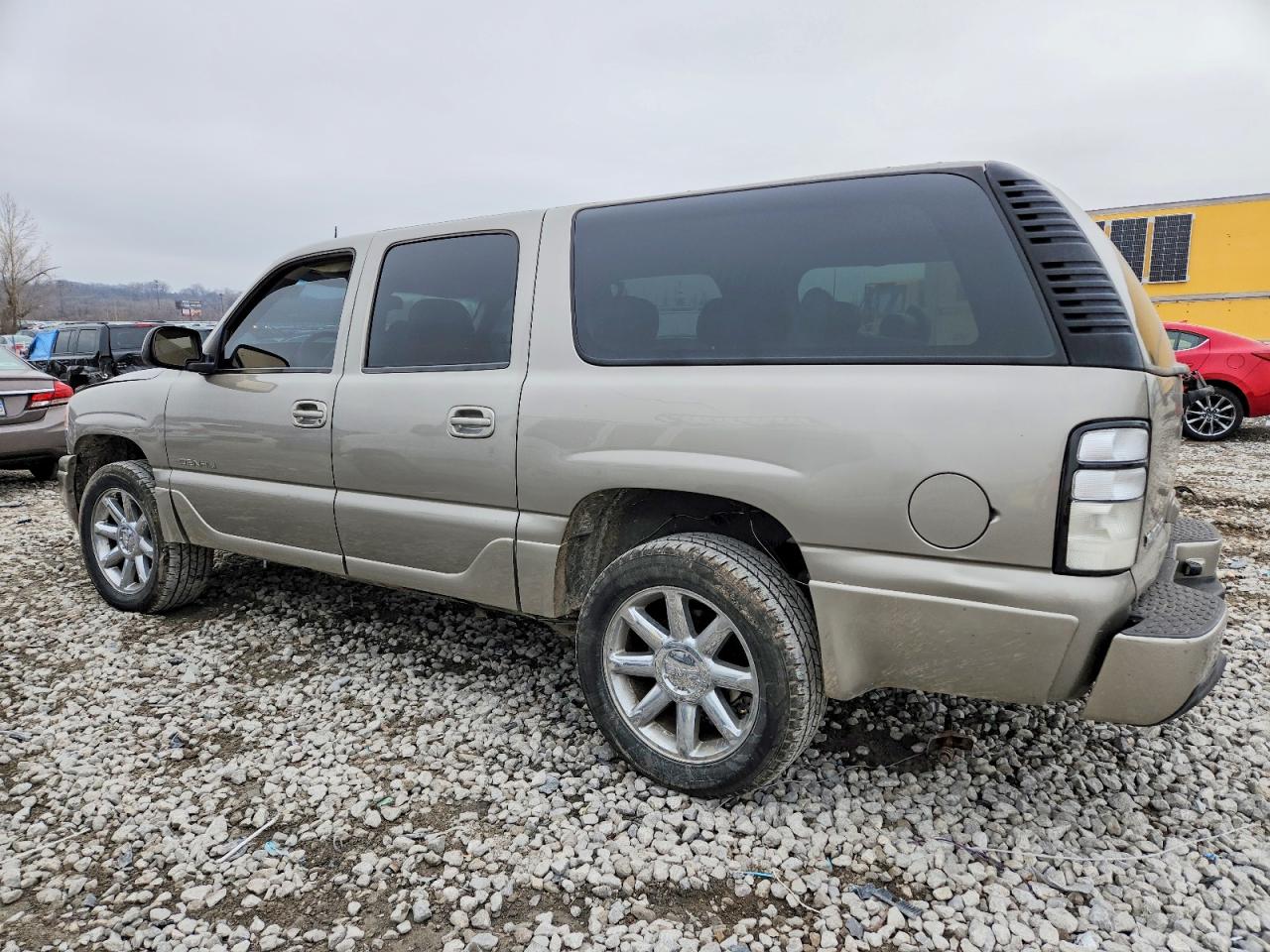 2003 GMC YUKON XL DENALI photo 2