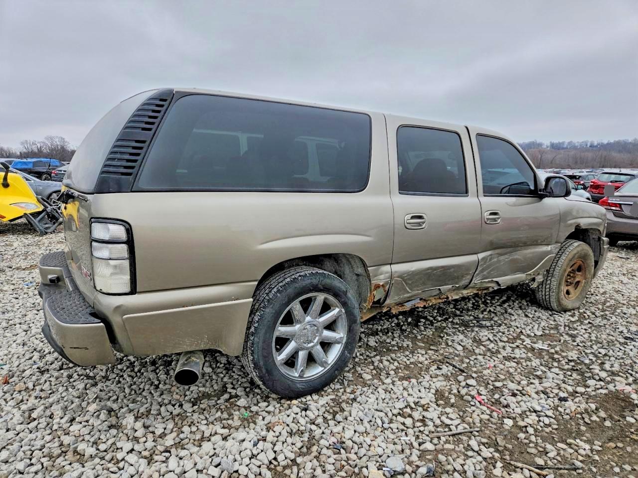 2003 GMC YUKON XL DENALI photo 3