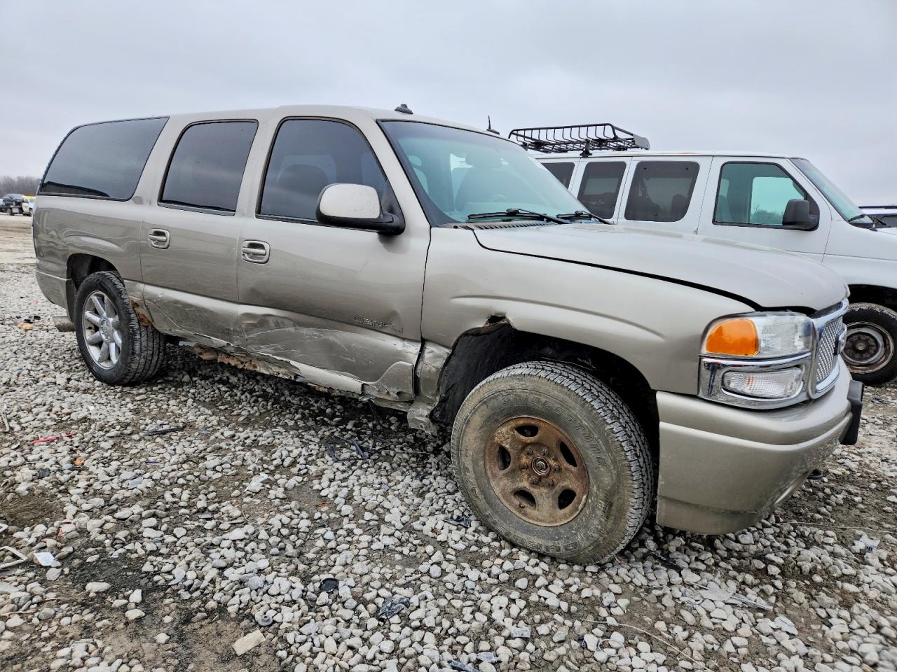 2003 GMC YUKON XL DENALI photo 4