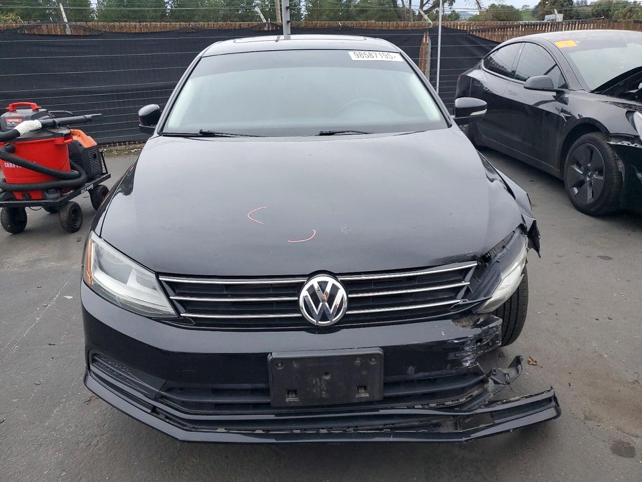2017 VOLKSWAGEN JETTA SE photo 5