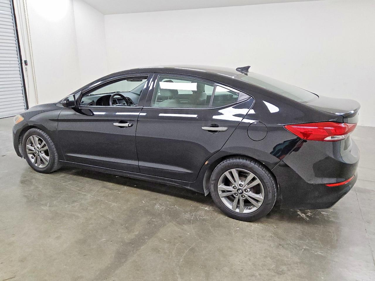 2017 HYUNDAI ELANTRA SE photo 2