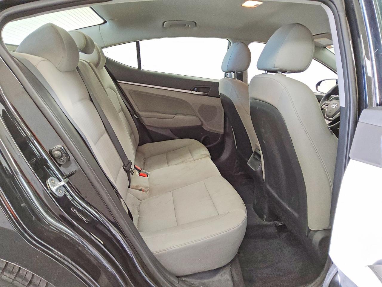 2017 HYUNDAI ELANTRA SE photo 10