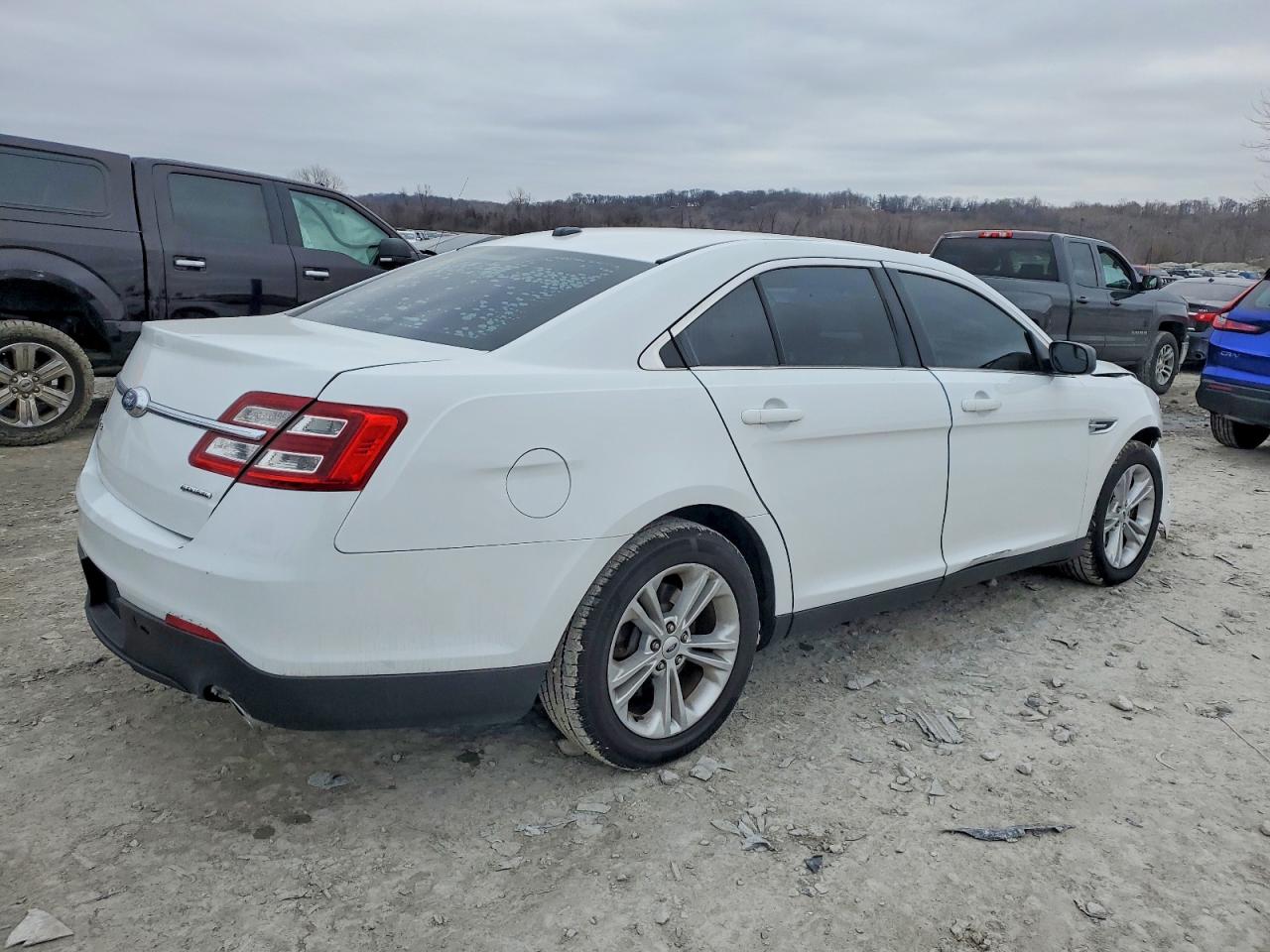 2018 FORD TAURUS SE photo 3
